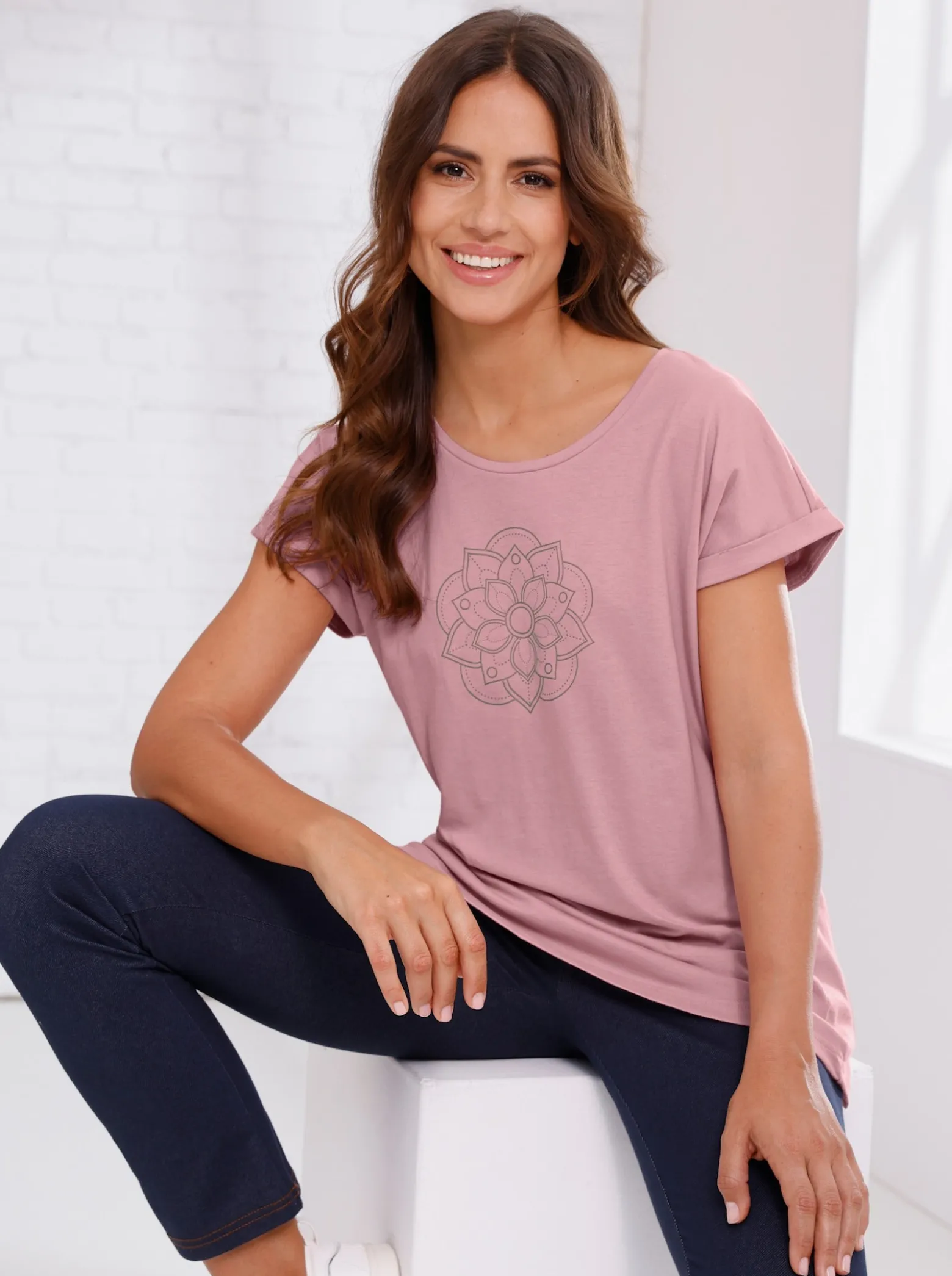 Freizeitshirt mit fixiertem Ärmelaufschlag