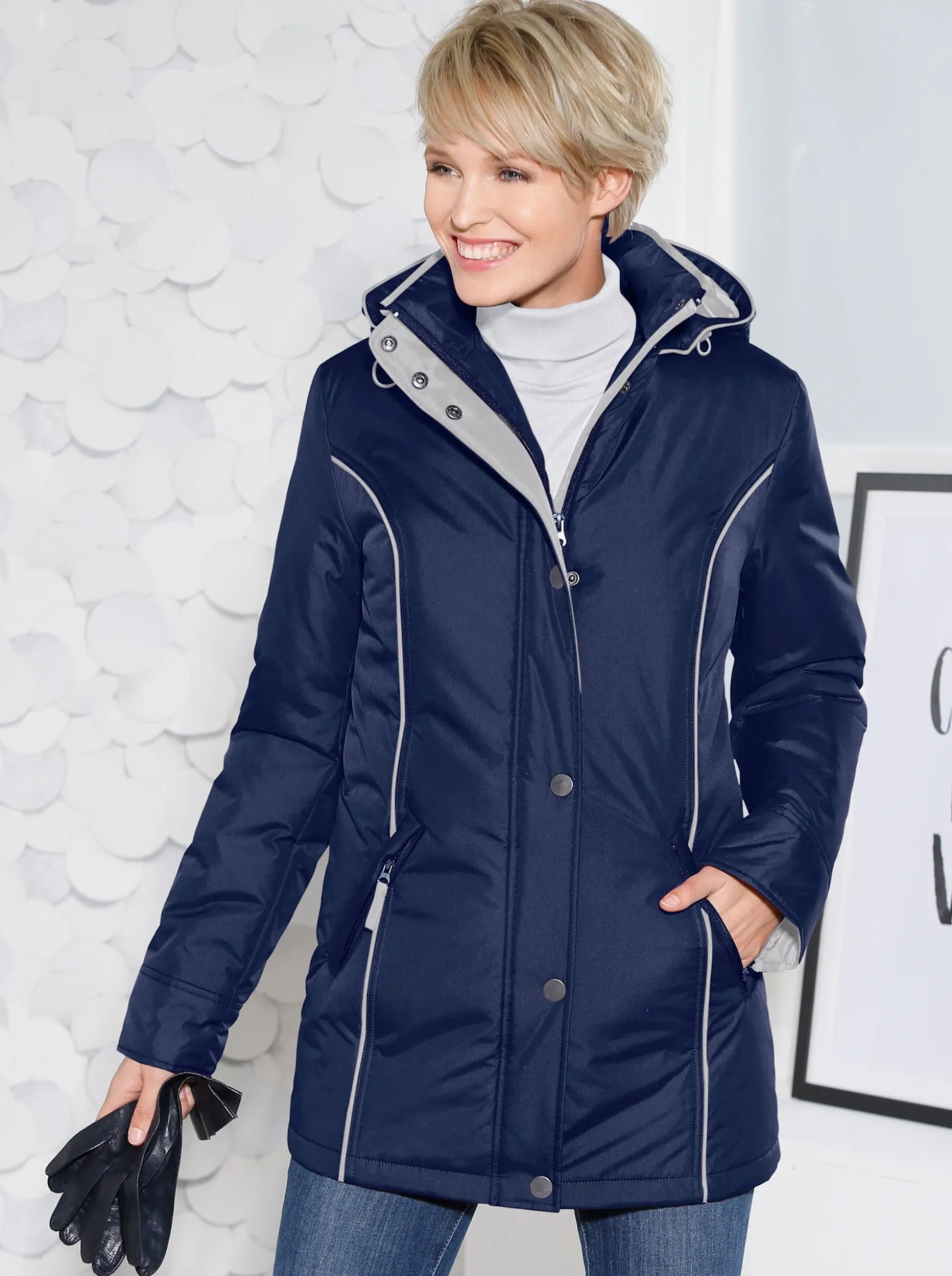 Funktionsjacke mit weitenregulierbarem Saum