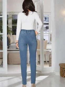 High-waist-Jeans mit hohem Rundum-Dehnbund