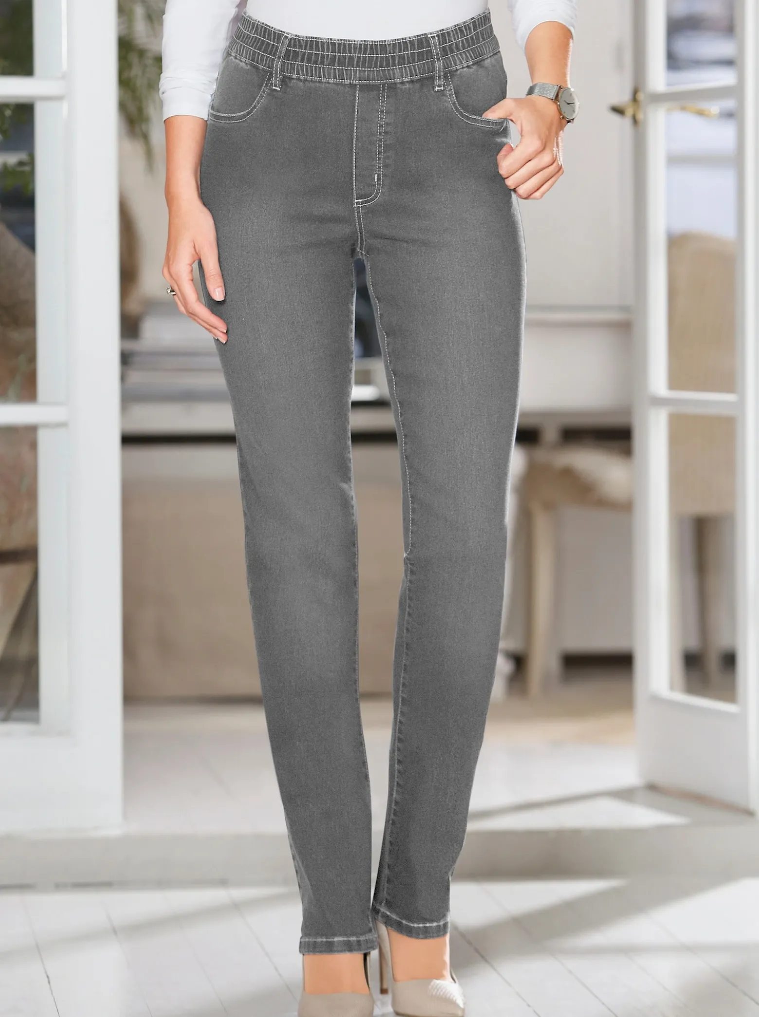 High-waist-Jeans mit hohem Rundum-Dehnbund