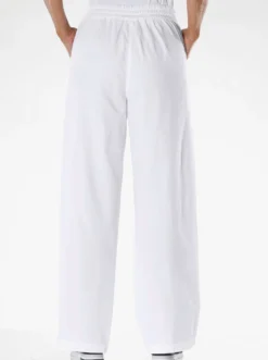 High-waist-Jeans mit weiten Hosenbeinen