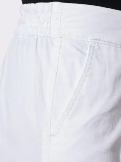 High-waist-Jeans mit weiten Hosenbeinen