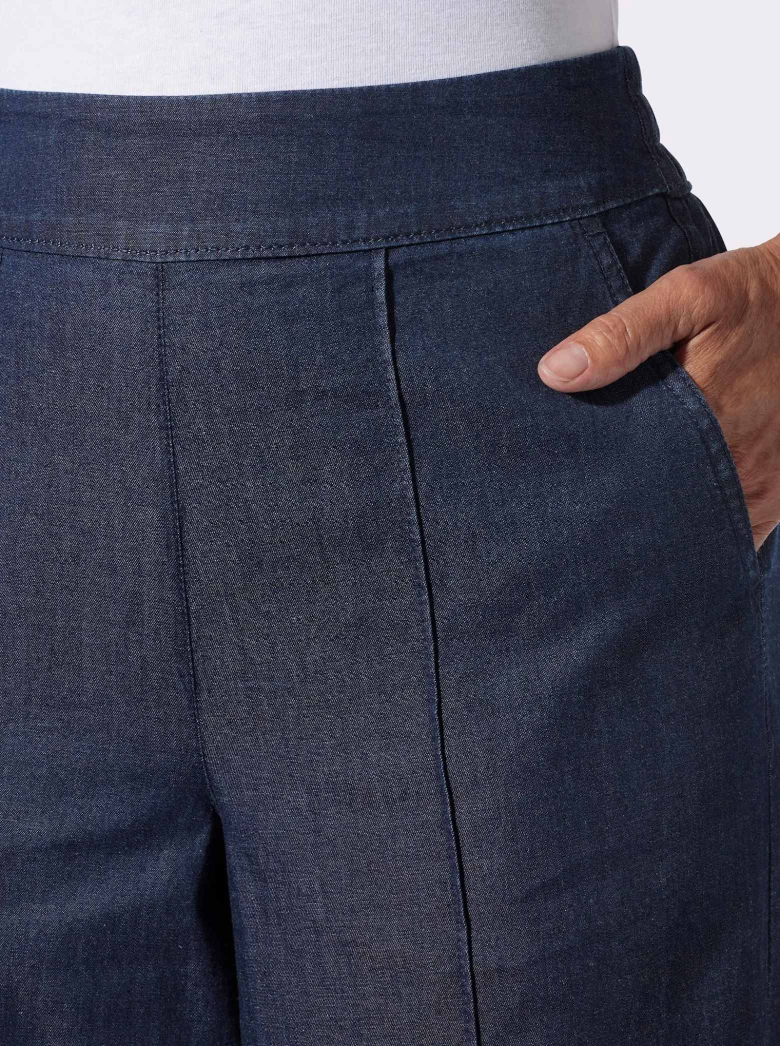 High-waist-Jeans mit weiten Hosenbeinen
