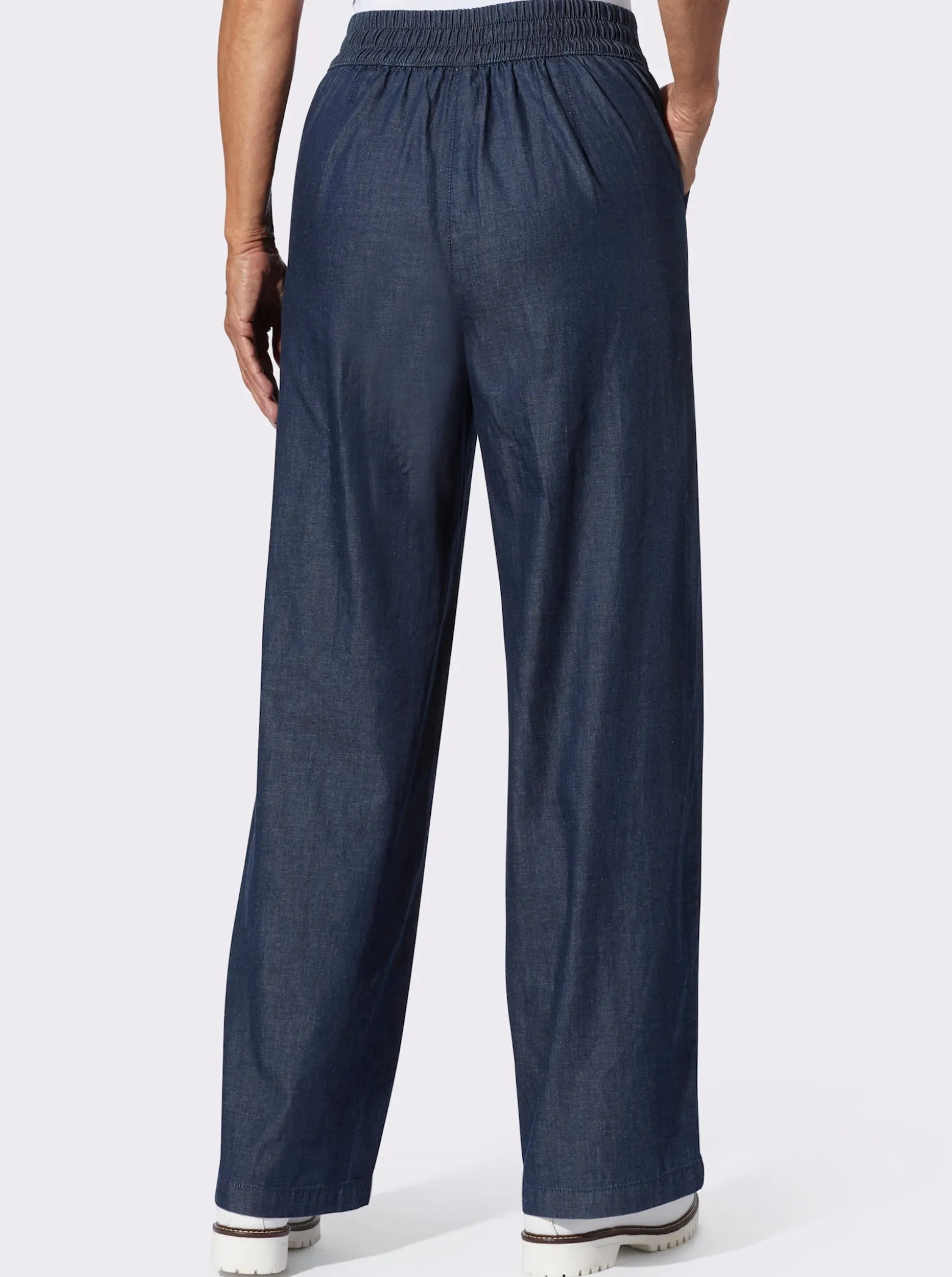 High-waist-Jeans mit weiten Hosenbeinen