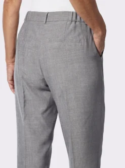 Hose mit Bügelfalten