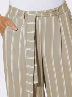 3/4-Hose mit fixiertem Bindegürtel