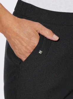 Hose mit Zierelement an den Taschen