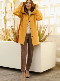Jacke mit großer Kapuze