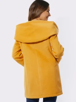 Jacke mit großer Kapuze