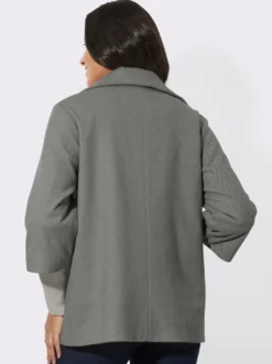 Jacke mit hohem Stehkragen