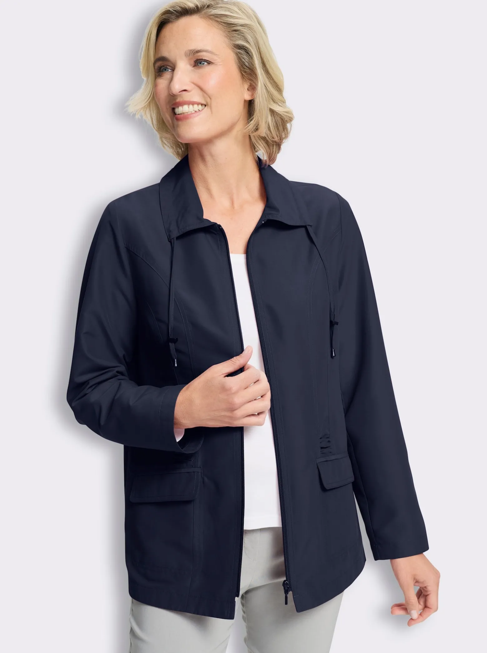 Jacke mit Raffungen im Vorderteil