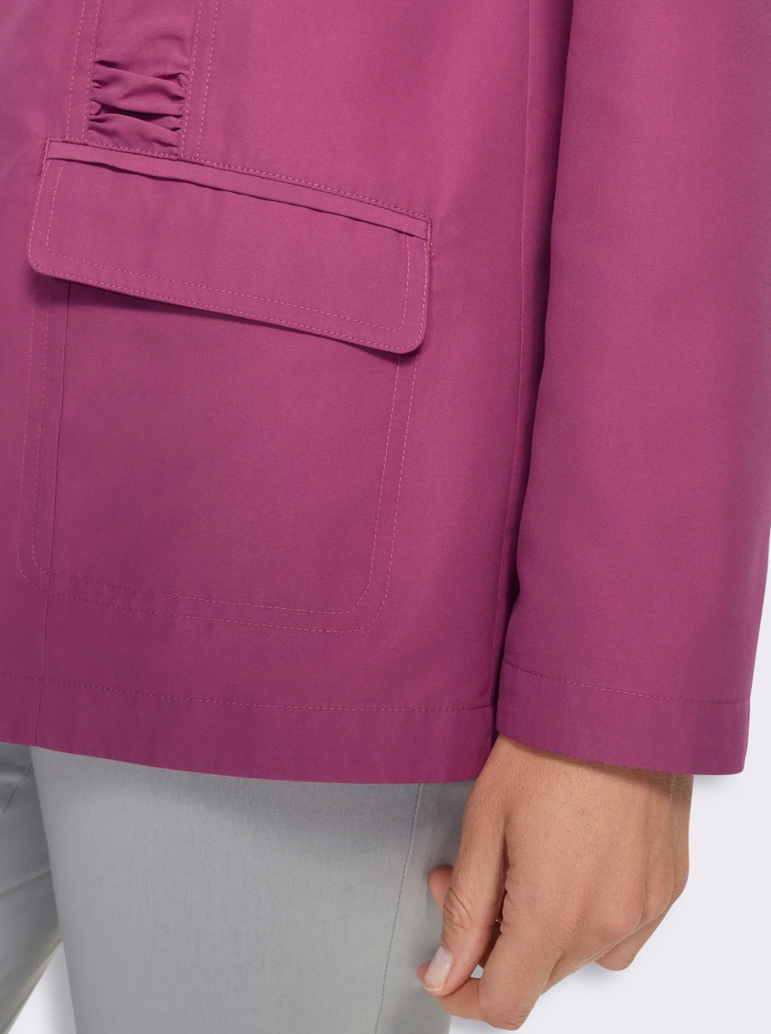 Jacke mit Raffungen im Vorderteil