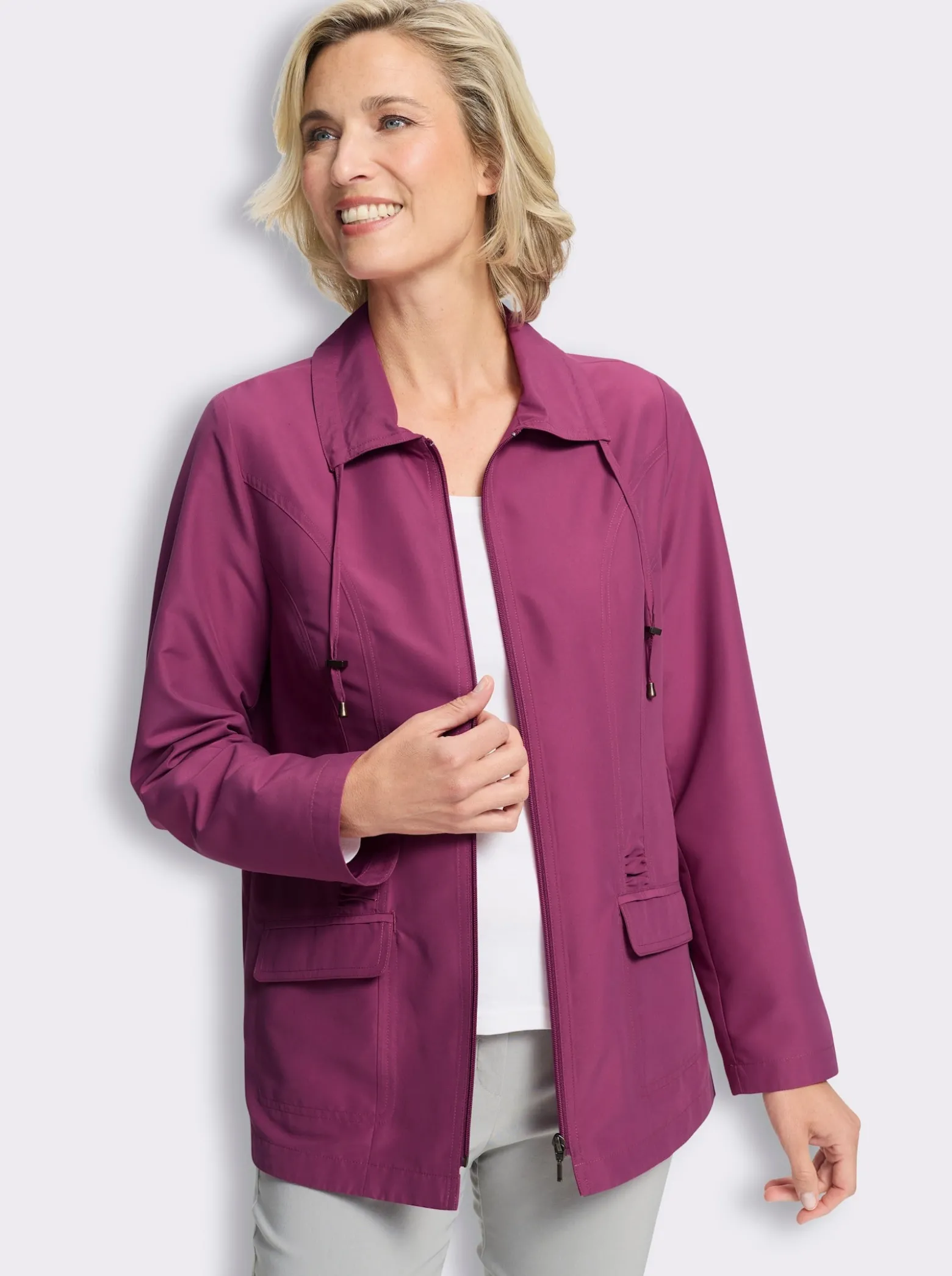 Jacke mit Raffungen im Vorderteil
