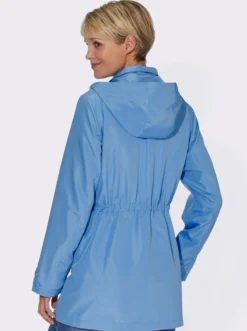 Jacke mit regulierbarer Kapuze und Taille