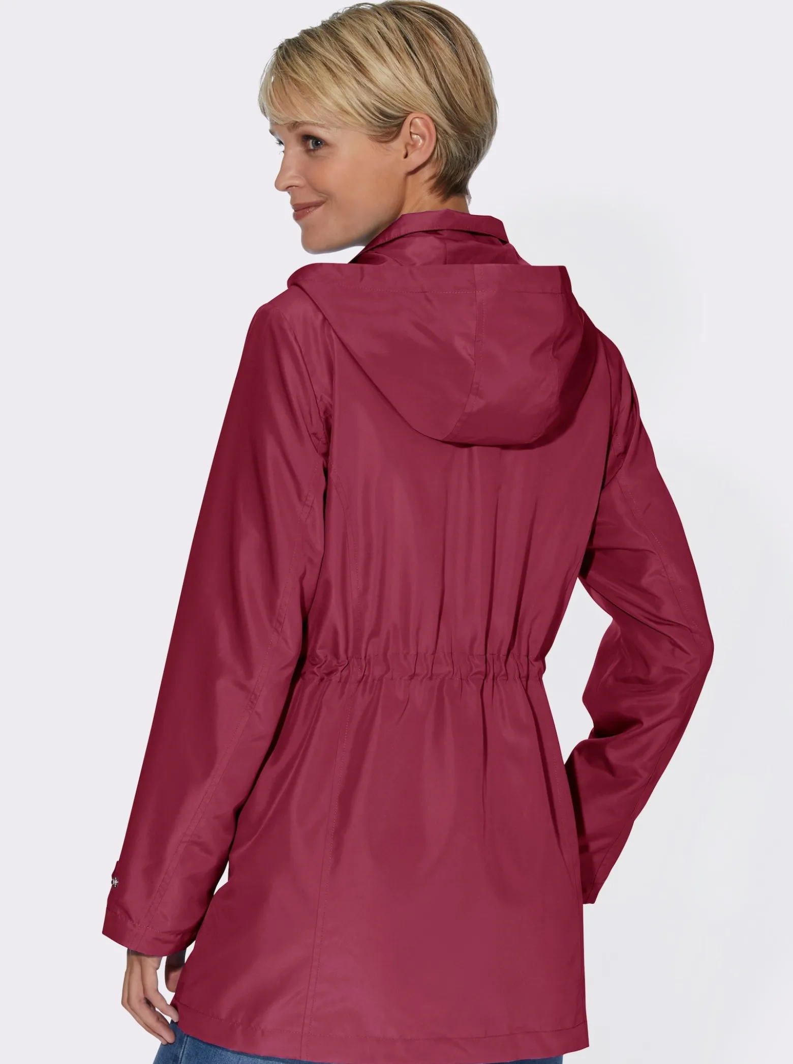 Jacke mit regulierbarer Kapuze und Taille