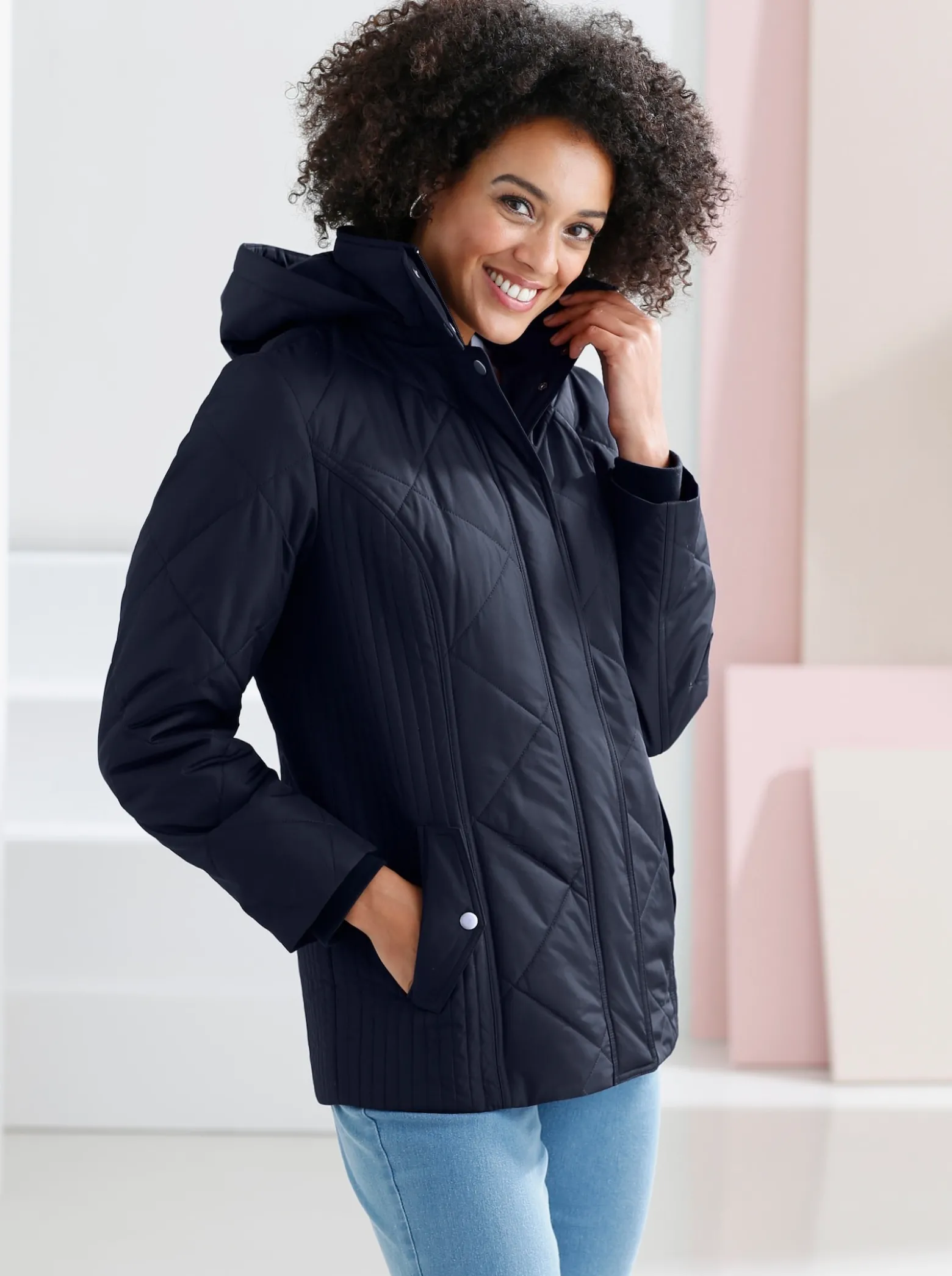 Jacke mit Rippbündchen als Windschutz