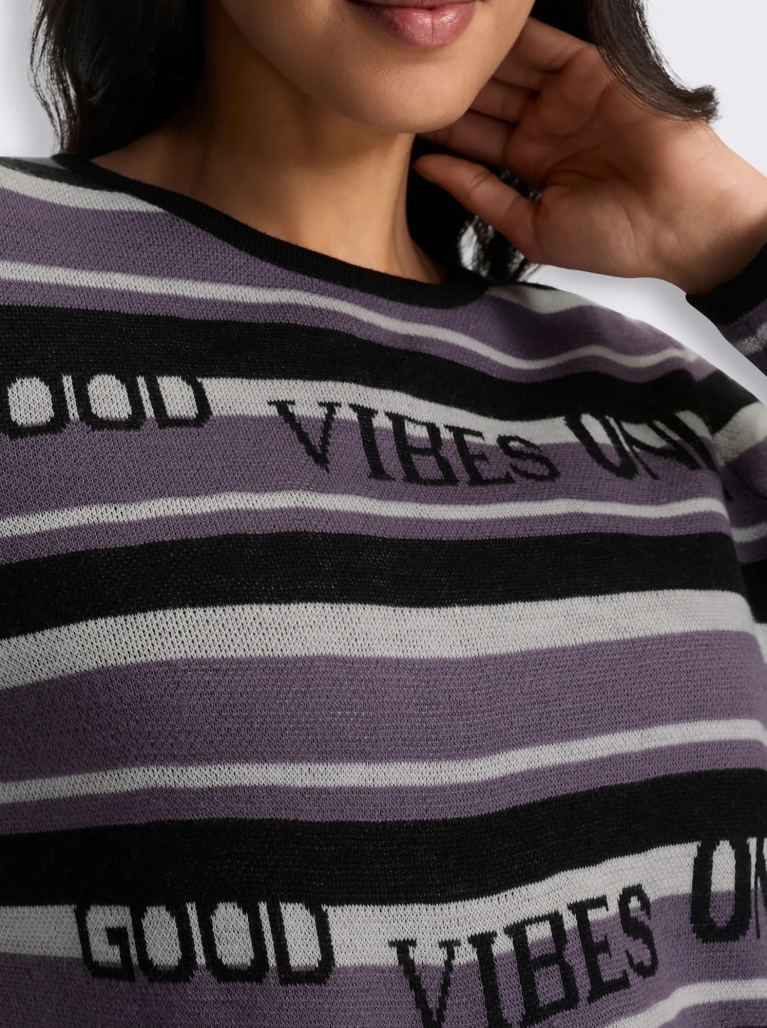 Jacquard-Pullover mit Streifen und Schriftzug