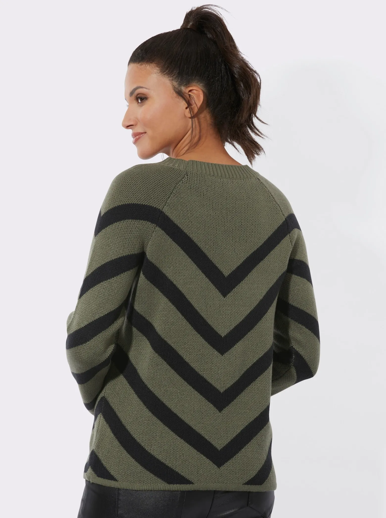 Jacquard-Pullover mit v-förmigen Streifenmuster