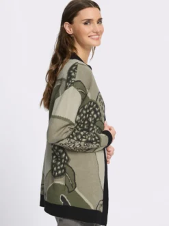 Jacquardstrickjacke mit überschnittenen Schultern