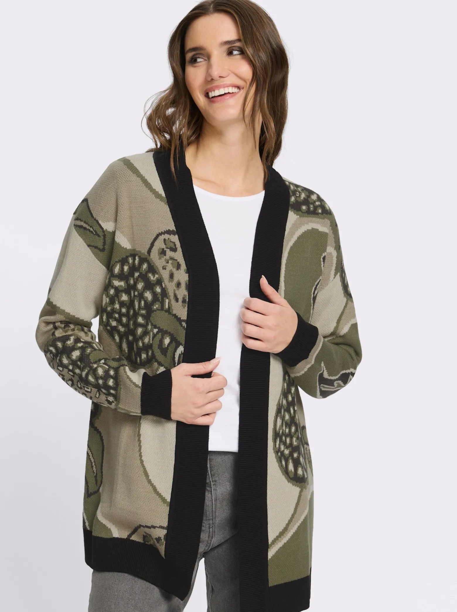 Jacquardstrickjacke mit überschnittenen Schultern