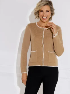 Jacquardstrickjacke mit Schmuckknöpfen