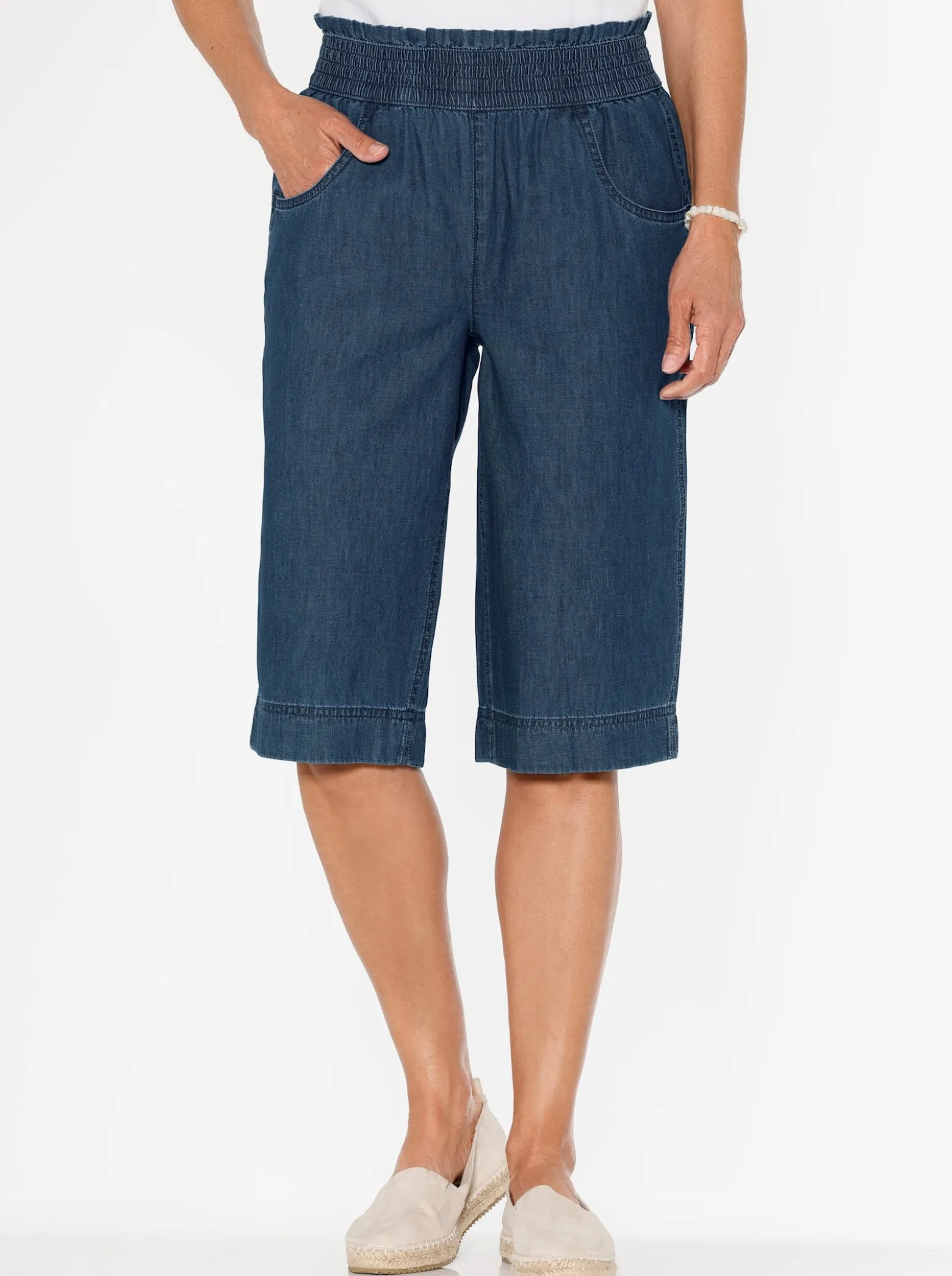 Jeansbermudas mit gesmoktem Dehnbund