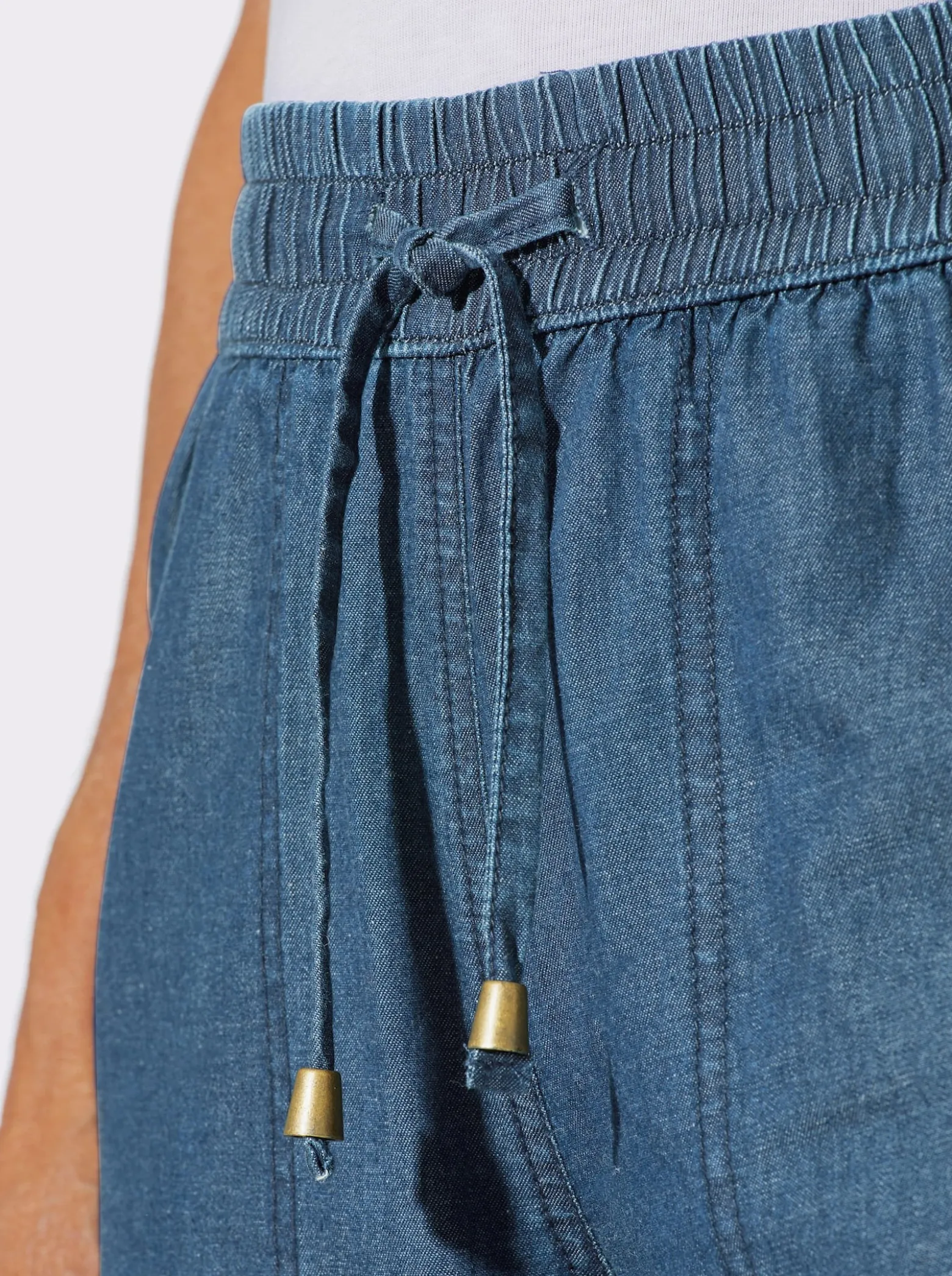 Jeansbermudas mit gesmoktem Dehnbund