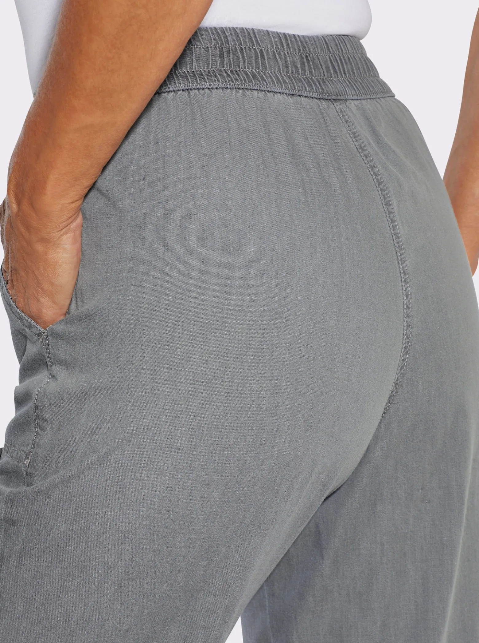 Jeansbermudas mit gesmoktem Dehnbund