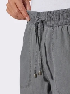 Jeansbermudas mit gesmoktem Dehnbund