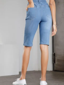 Jeansbermudas mit hohem Rundum-Dehnbund