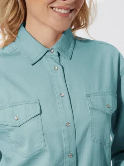 Jeansbluse mit überschnittenen Schultern