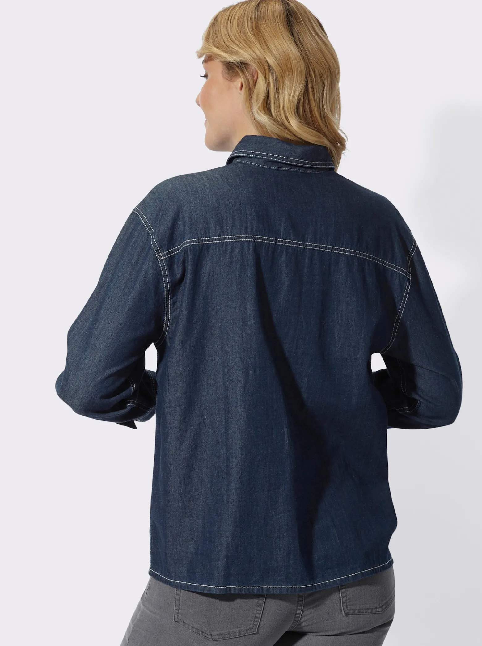 Jeansbluse mit überschnittenen Schultern