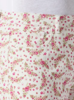 Jeans im floralen Dessin