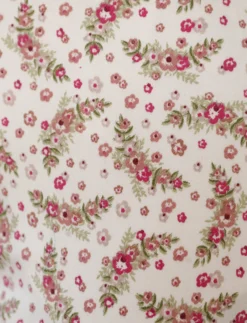 Jeans im floralen Dessin