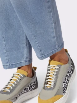 Jeans im Mom-Schnitt