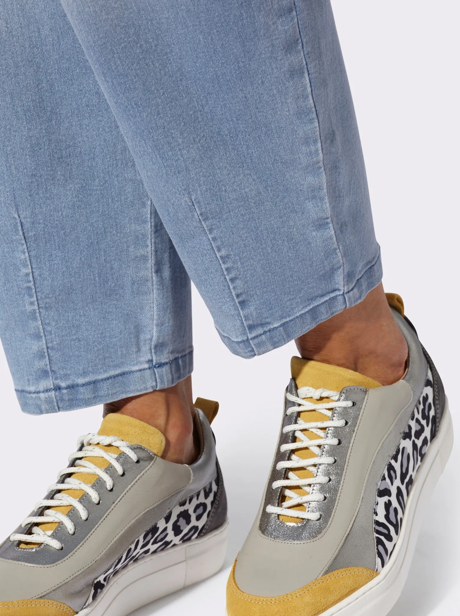 Jeans im Mom-Schnitt