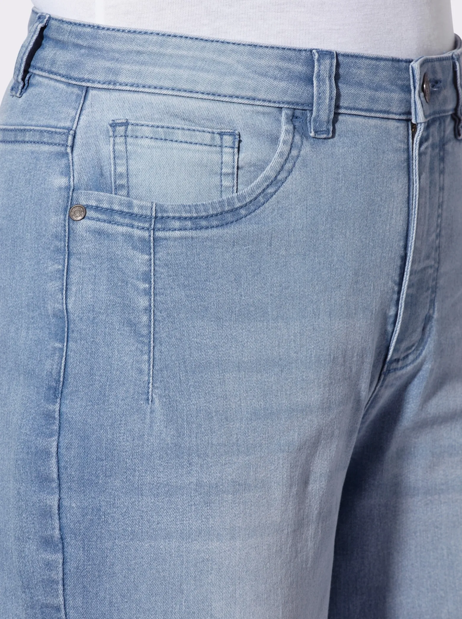 Jeans im Mom-Schnitt