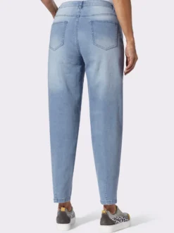 Jeans im Mom-Schnitt