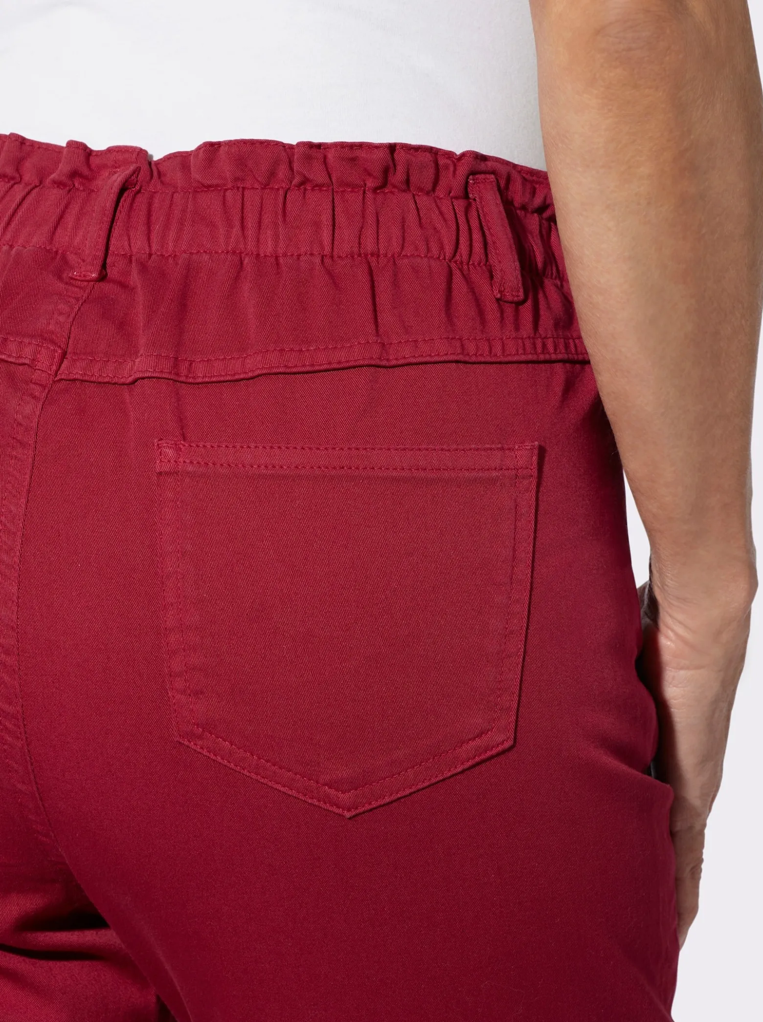 Jeans im Paperbag-Schnitt
