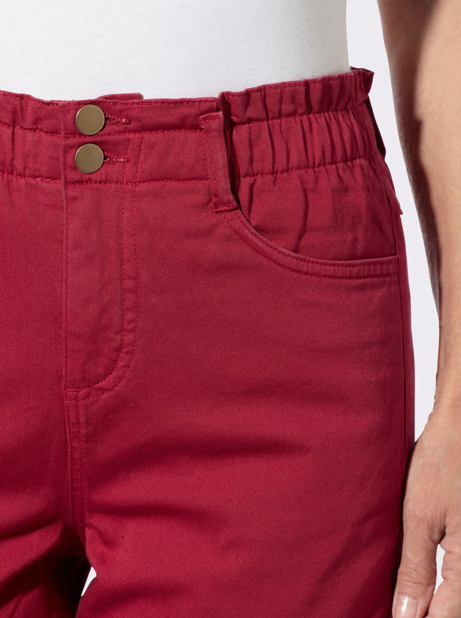 Jeans im Paperbag-Schnitt