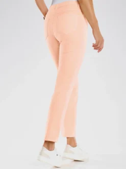 Jeans in knöchellanger Form
