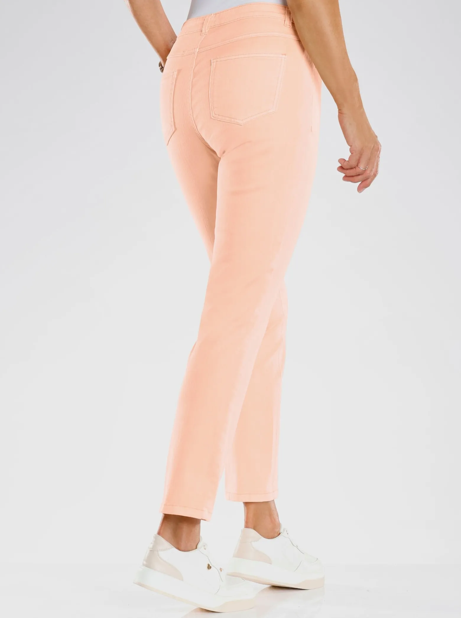 Jeans in knöchellanger Form