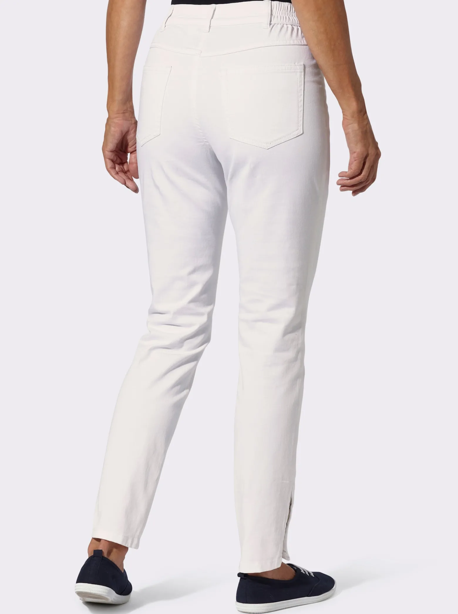 Jeans in verkürzter Form, Dehnbund