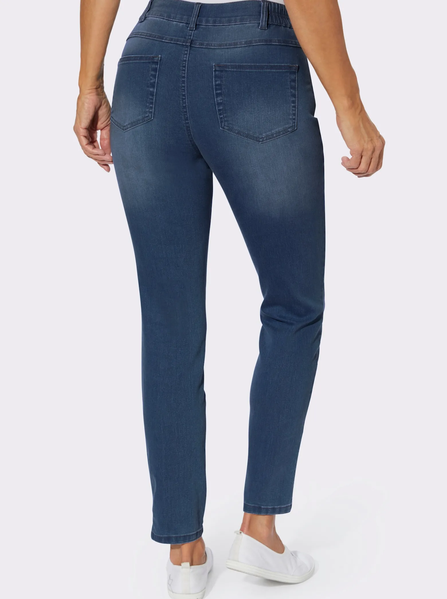 Jeans in verkürzter Form, Dehnbund