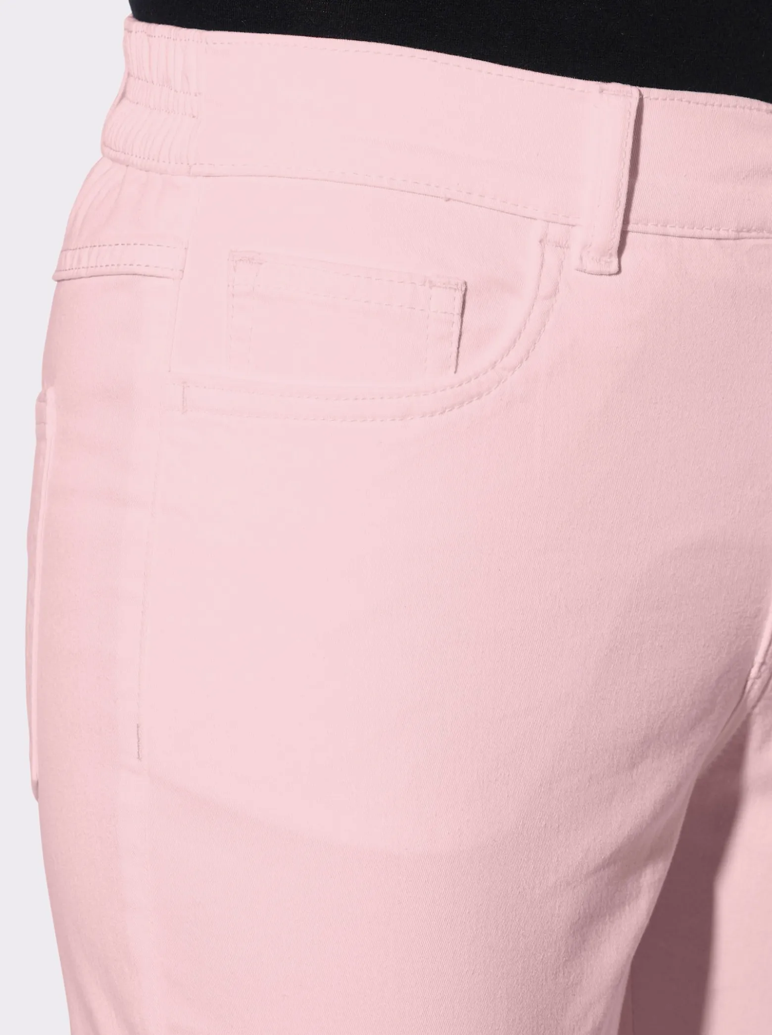 Jeans in verkürzter Form, Dehnbund