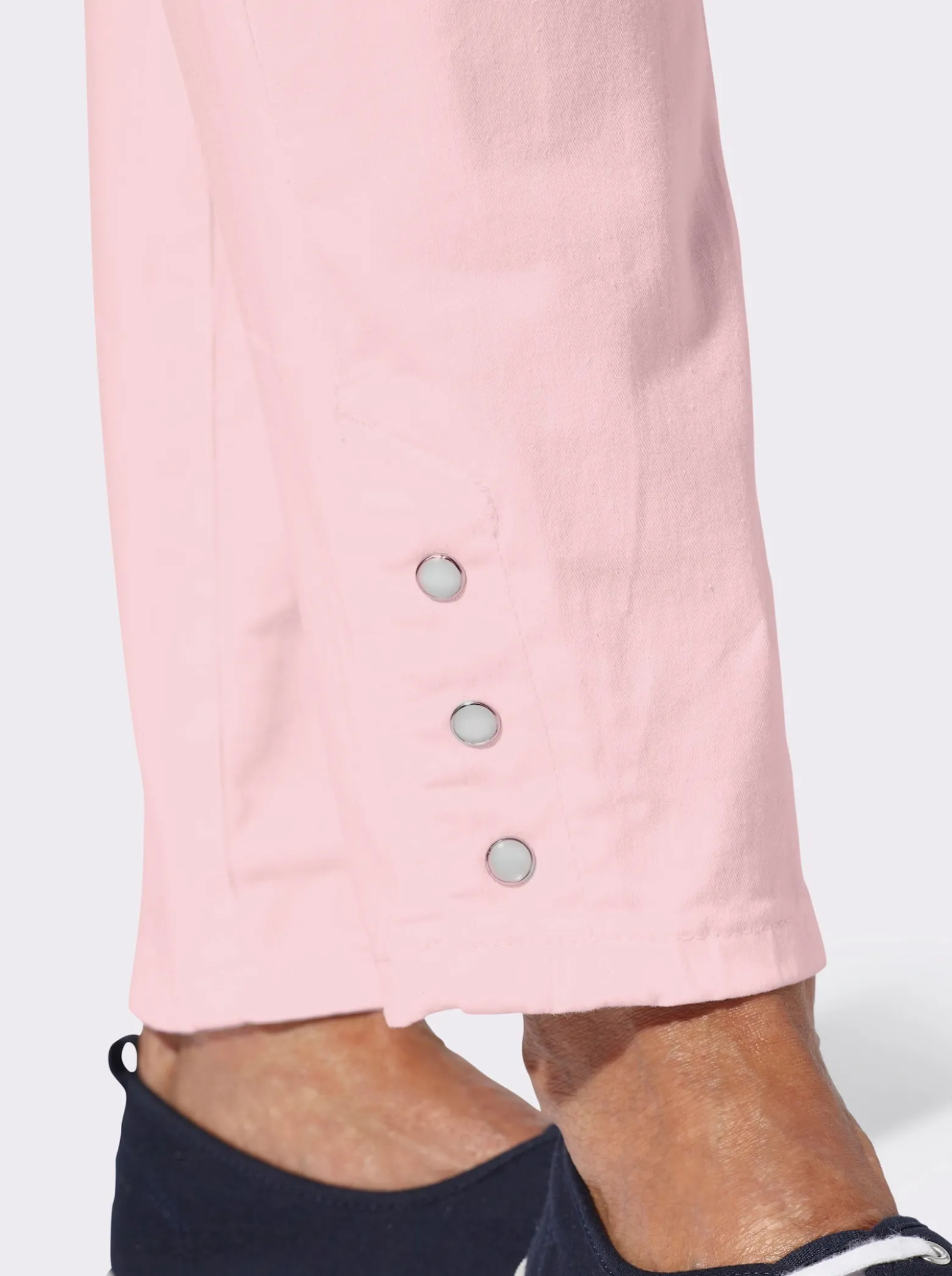Jeans in verkürzter Form, Dehnbund