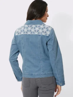 Jeansjacke mit Häkelspitze