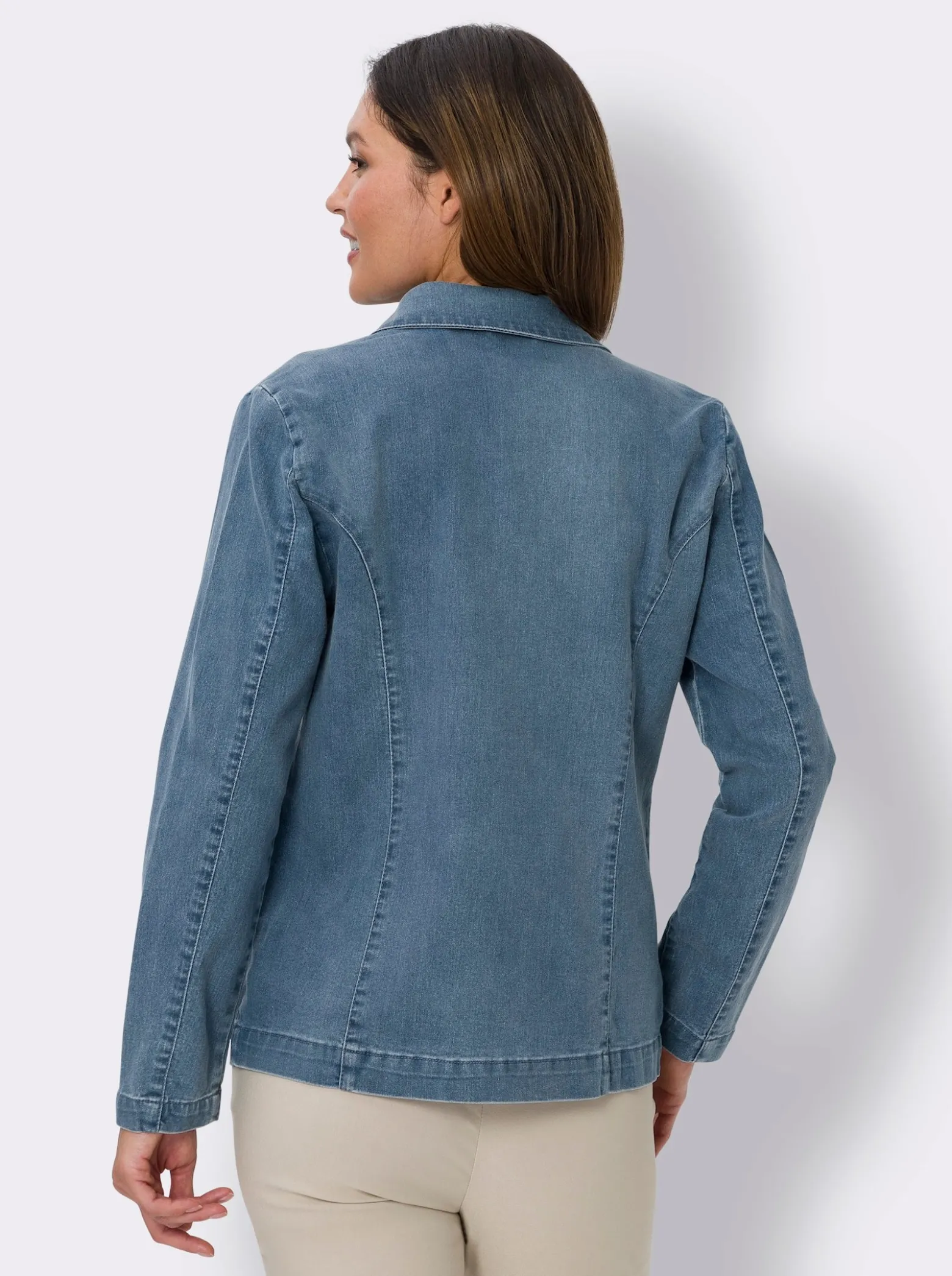 Jeansjacke mit optisch streckenden Nähten