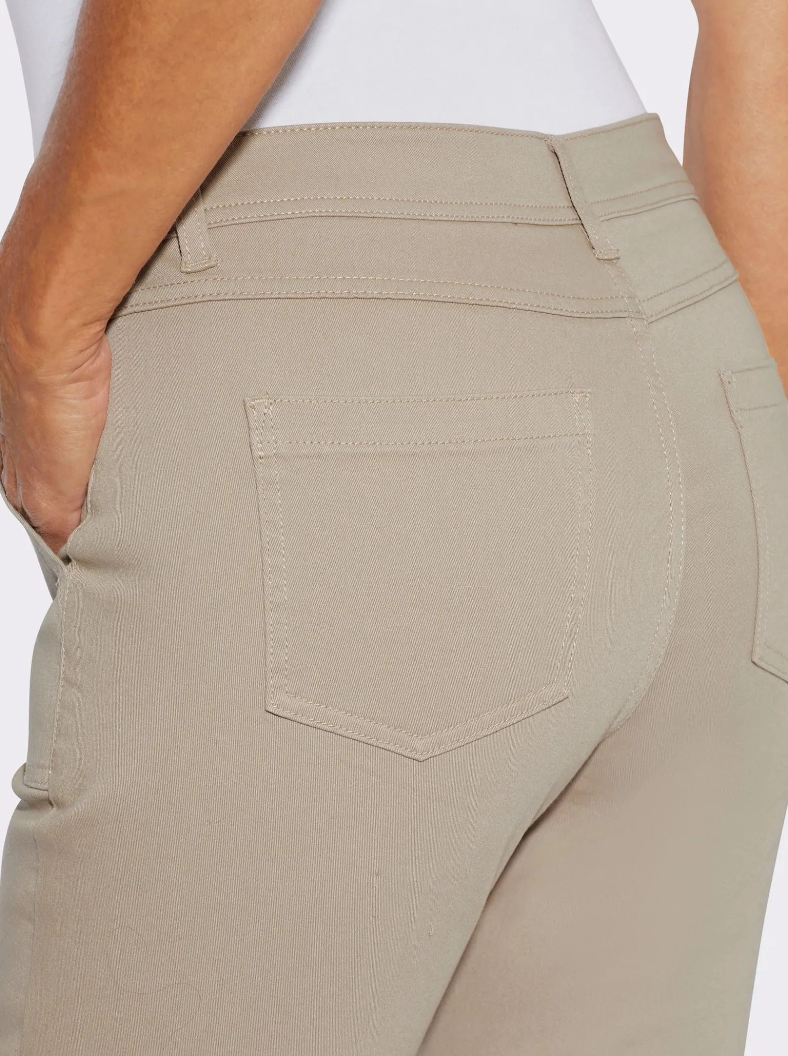 Jeans mit aufgesetzten Taschen