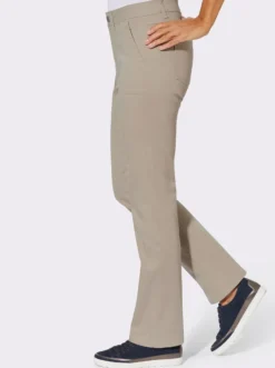 Jeans mit aufgesetzten Taschen